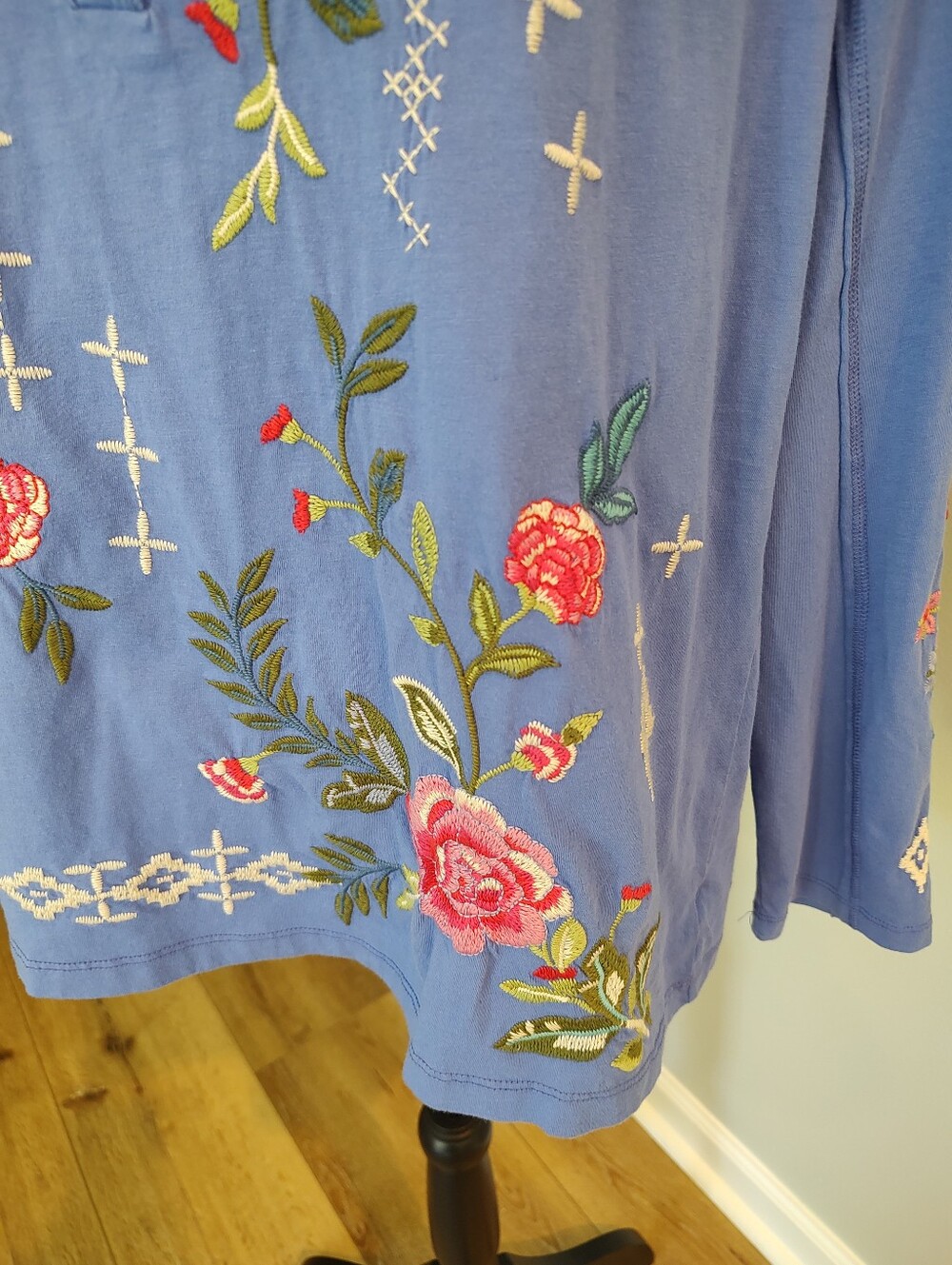 Johnny Was Raw Seam Catia Embroidered Henley Blue Long Sleeve Top Floral Large - Picture 12 of 15